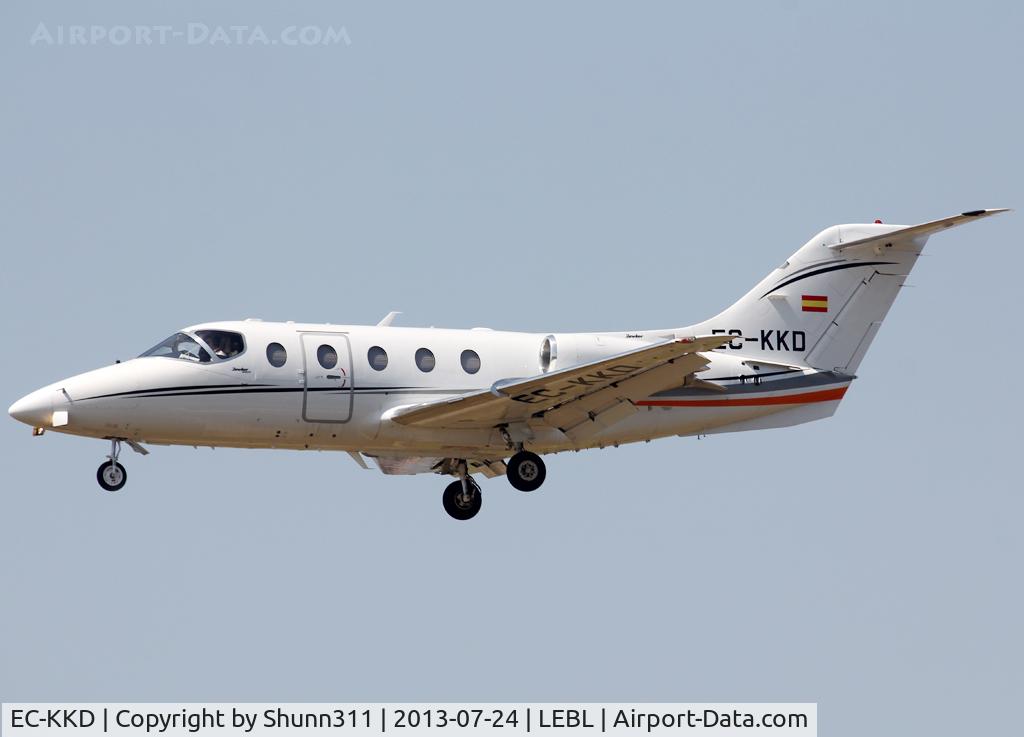 EC-KKD, 2007 Raytheon Hawker  400XP C/N RK-533, Landing rwy 25R