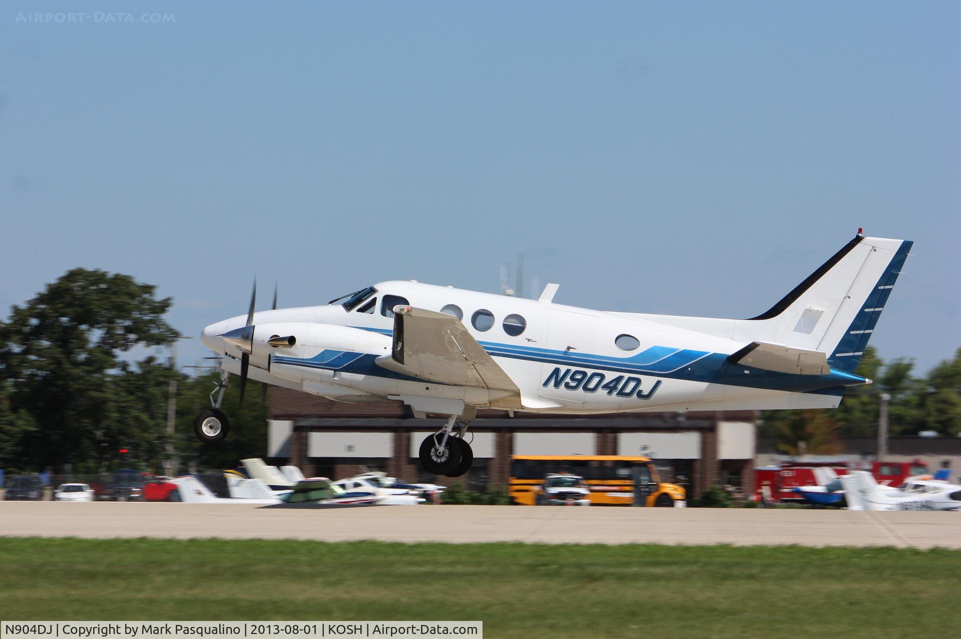 N904DJ, 1972 Beech C90 C/N LJ-561, Beech C90
