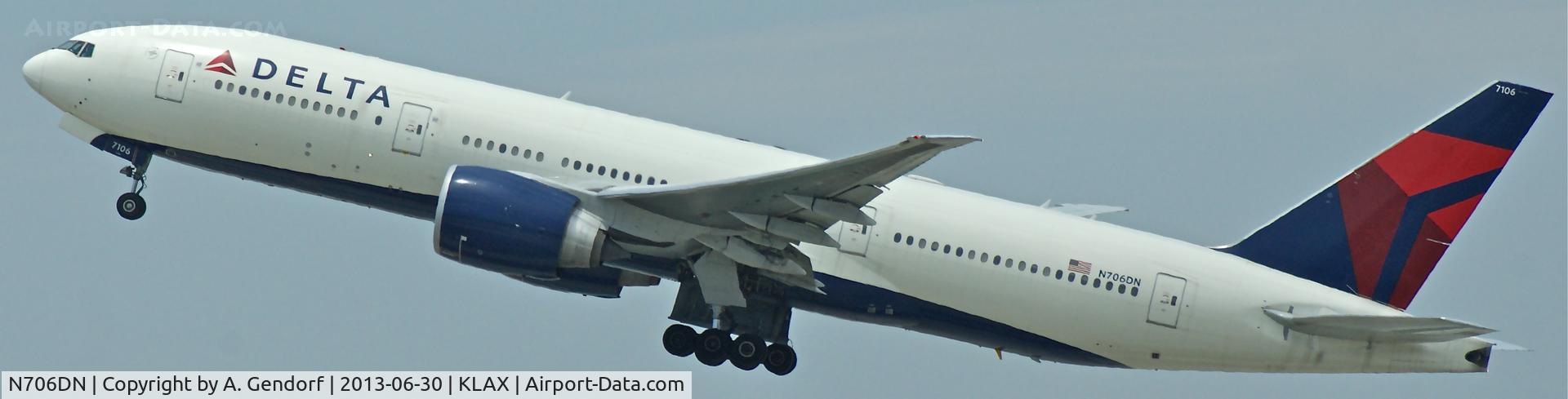 N706DN, Boeing 777-232/LR C/N 30440, Delta, is here departing from Los Angeles Int´l(KLAX), bound for Tokyo-Narita(RJAA)