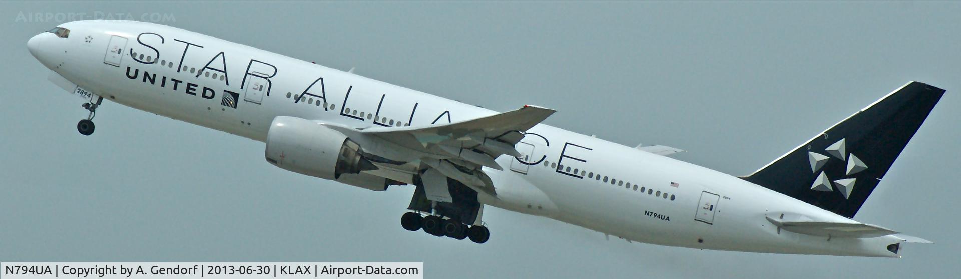 N794UA, 1997 Boeing 777-222 C/N 26953, United (Star Alliance cs.), seen here departing from Los Angeles Int´l(KLAX), bound for Shanghai-Pudong(ZSPD)
