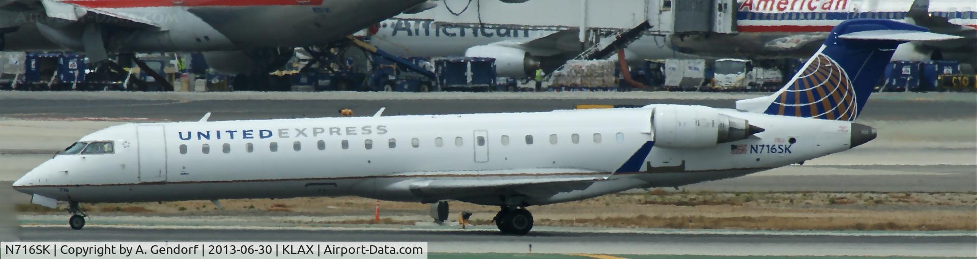 N716SK, 2004 Bombardier CRJ-701ER (CL-600-2C10) Regional Jet C/N 10180, Sky West (United Express cs.), seen here on the taxiway at Los Angeles Int´l(KLAX)