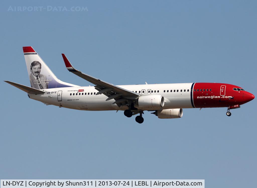 LN-DYZ, 2012 Boeing 737-8JP C/N 39013, Landing rwy 25R