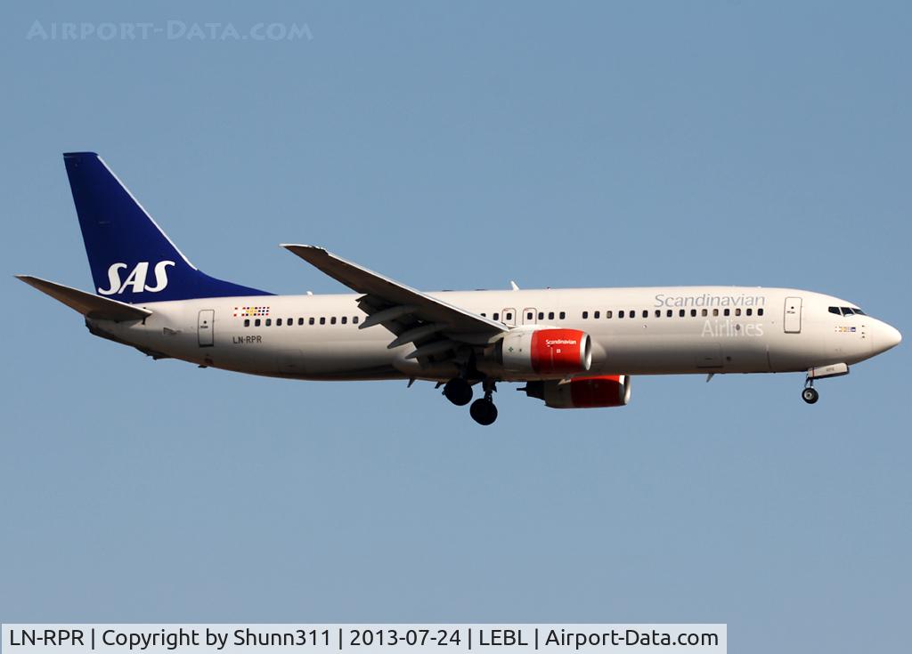 LN-RPR, 2000 Boeing 737-883 C/N 30468, Landing rwy 25R