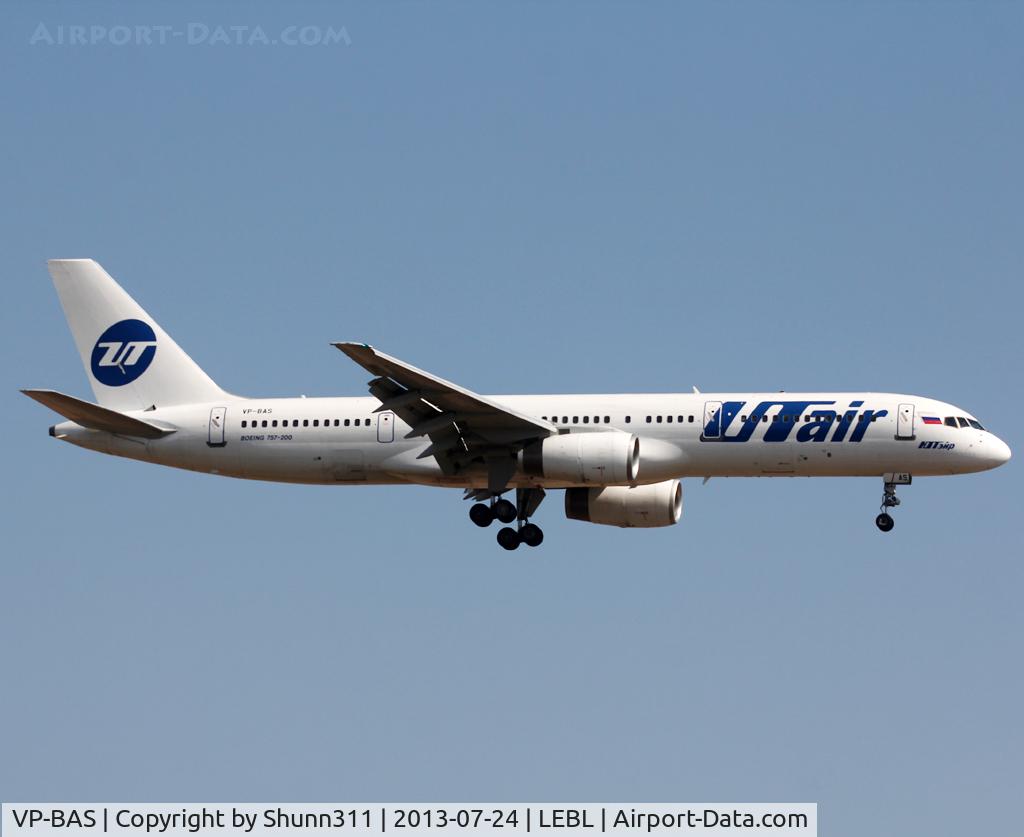 VP-BAS, 1996 Boeing 757-28A C/N 28161, Landing rwy 25R