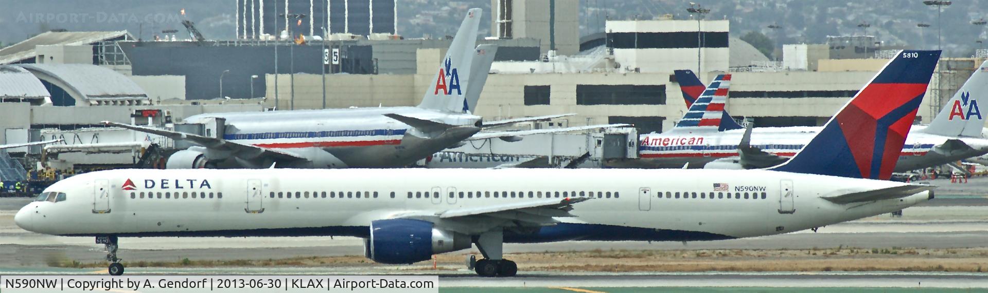 N590NW, 2003 Boeing 757-351 C/N 32990, Delta, seen here shortly after landing at Los Angeles Int´l( KLAX)