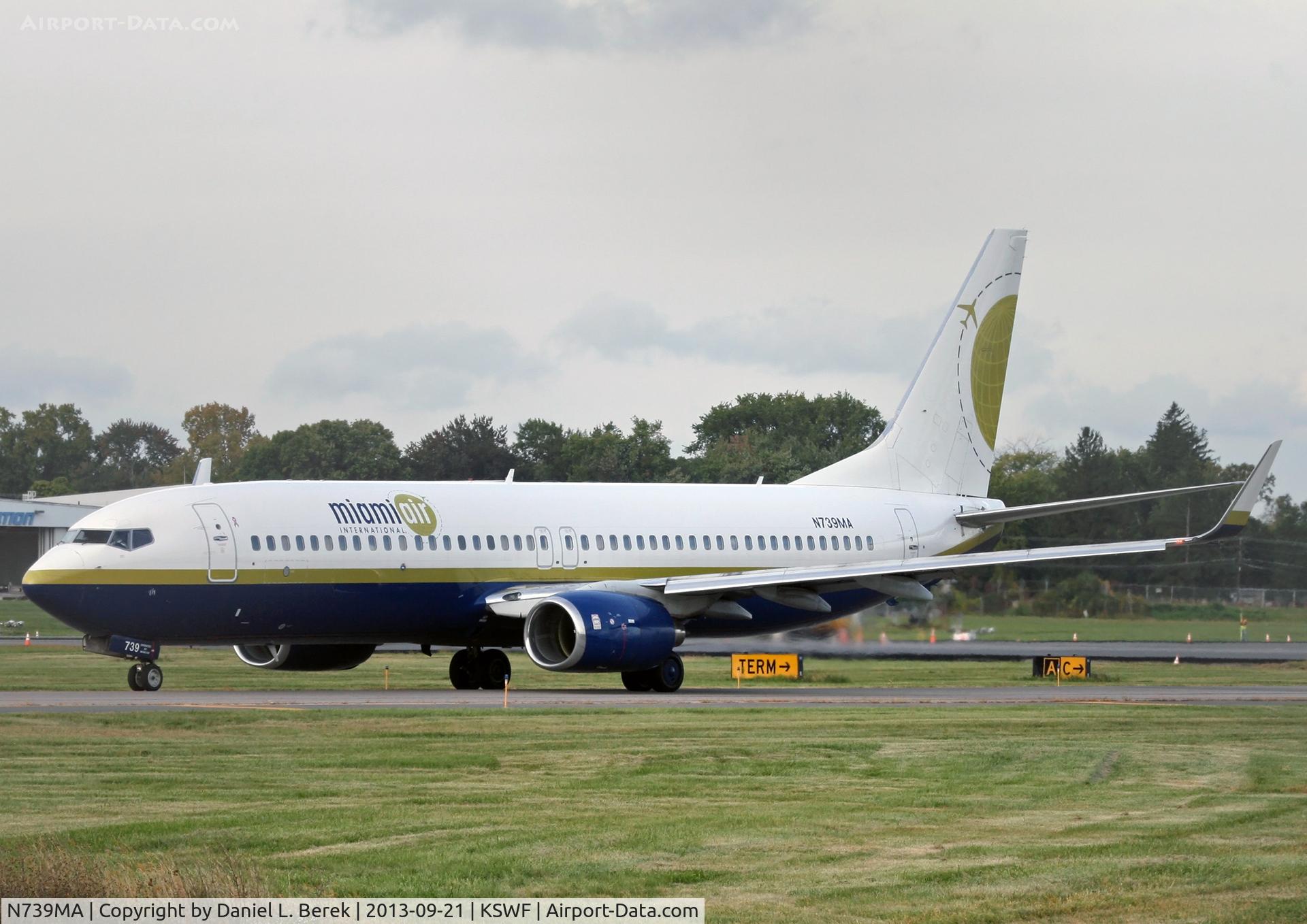 N739MA, 2004 Boeing 737-8Q8 C/N 30670, Taxying toward her take-off position at Stewart International Airport