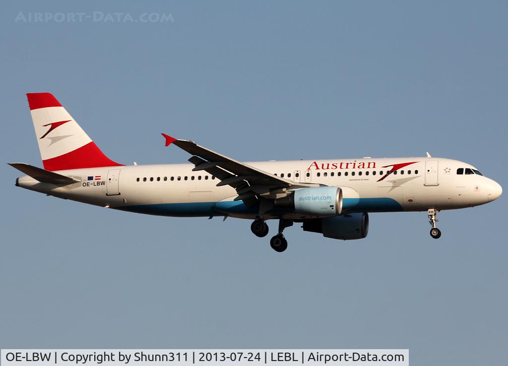 OE-LBW, 2001 Airbus A320-214 C/N 1678, Landing rwy 25R