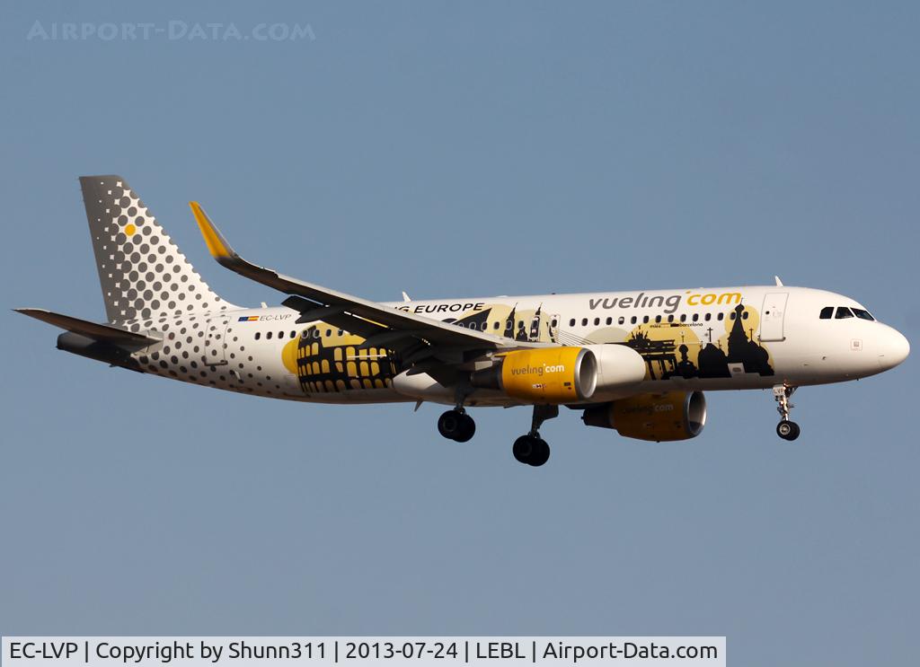 EC-LVP, 2013 Airbus A320-214 C/N 5587, Landing rwy 25R in 'Linking Europe' special c/s