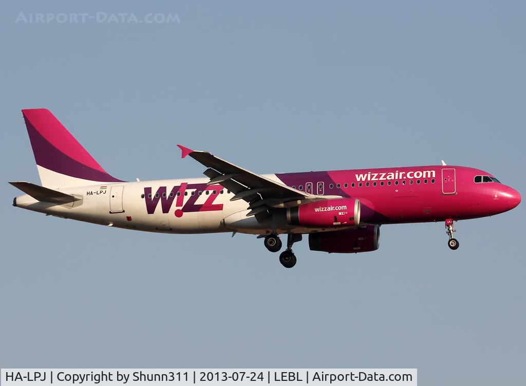 HA-LPJ, 2007 Airbus A320-232 C/N 3127, Landing rwy 25R
