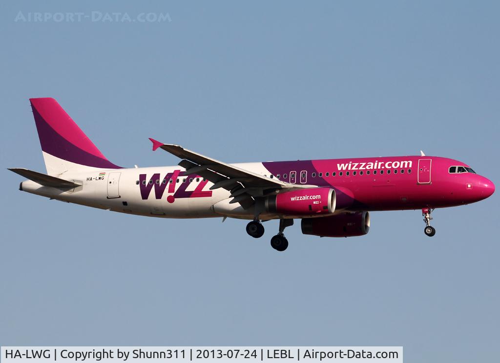 HA-LWG, 2010 Airbus A320-232 C/N 4308, Landing rwy 25R