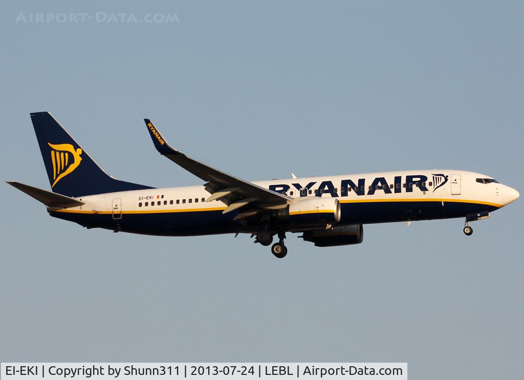 EI-EKI, 2010 Boeing 737-8AS C/N 38496, Landing rwy 25R