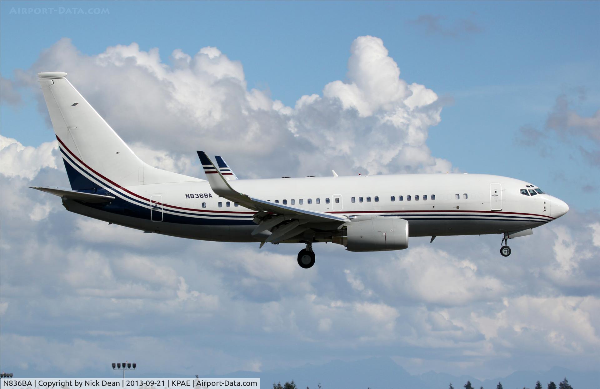 N836BA, 2000 Boeing 737-7BC C/N 30756, KPAE/PAE