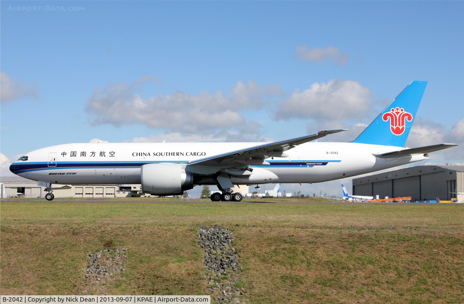 B-2042, 2013 Boeing 777-F1B C/N 41633, KPAE/PAE
