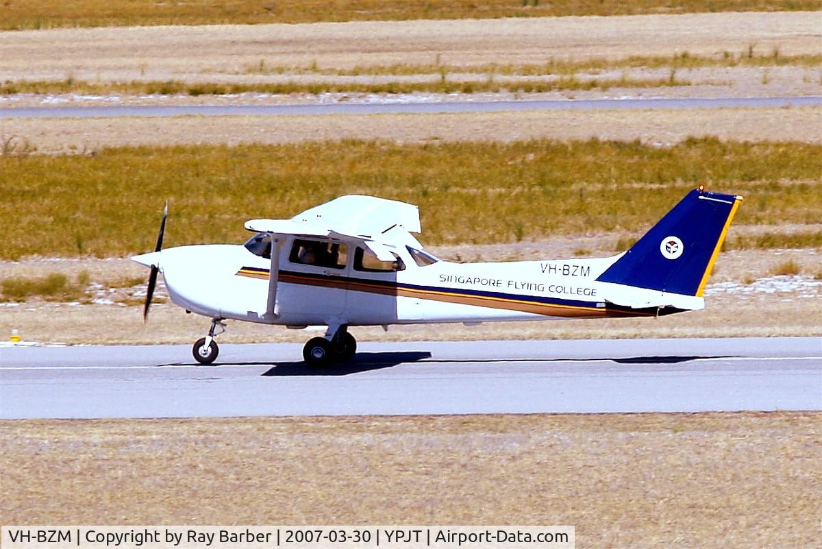 VH-BZM, 2004 Cessna 172R C/N 17281223, Cessna 172R Skyhawk [172-81223] (Singapore Flying College) Perth-Jandakot~VH 30/03/2007