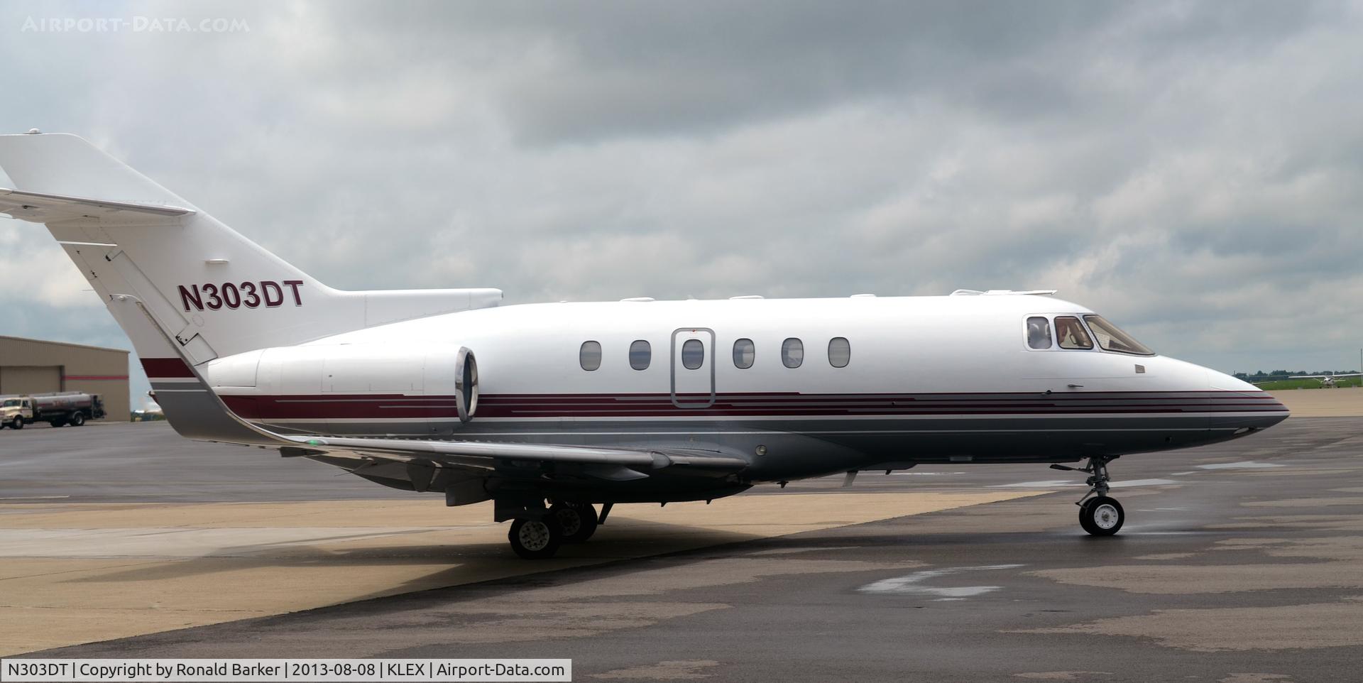 N303DT, 1996 Raytheon Hawker 800XP C/N 258303, Taxi LEX