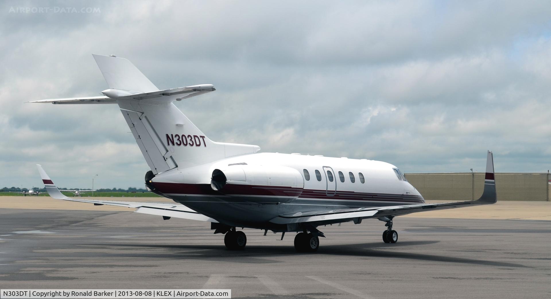 N303DT, 1996 Raytheon Hawker 800XP C/N 258303, Taxi Lexington