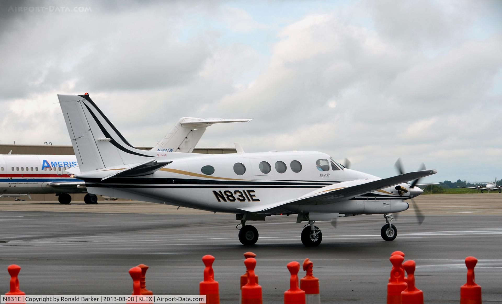 N831E, 2001 Raytheon Aircraft Company C90A C/N LJ-1650, Taxi LEX