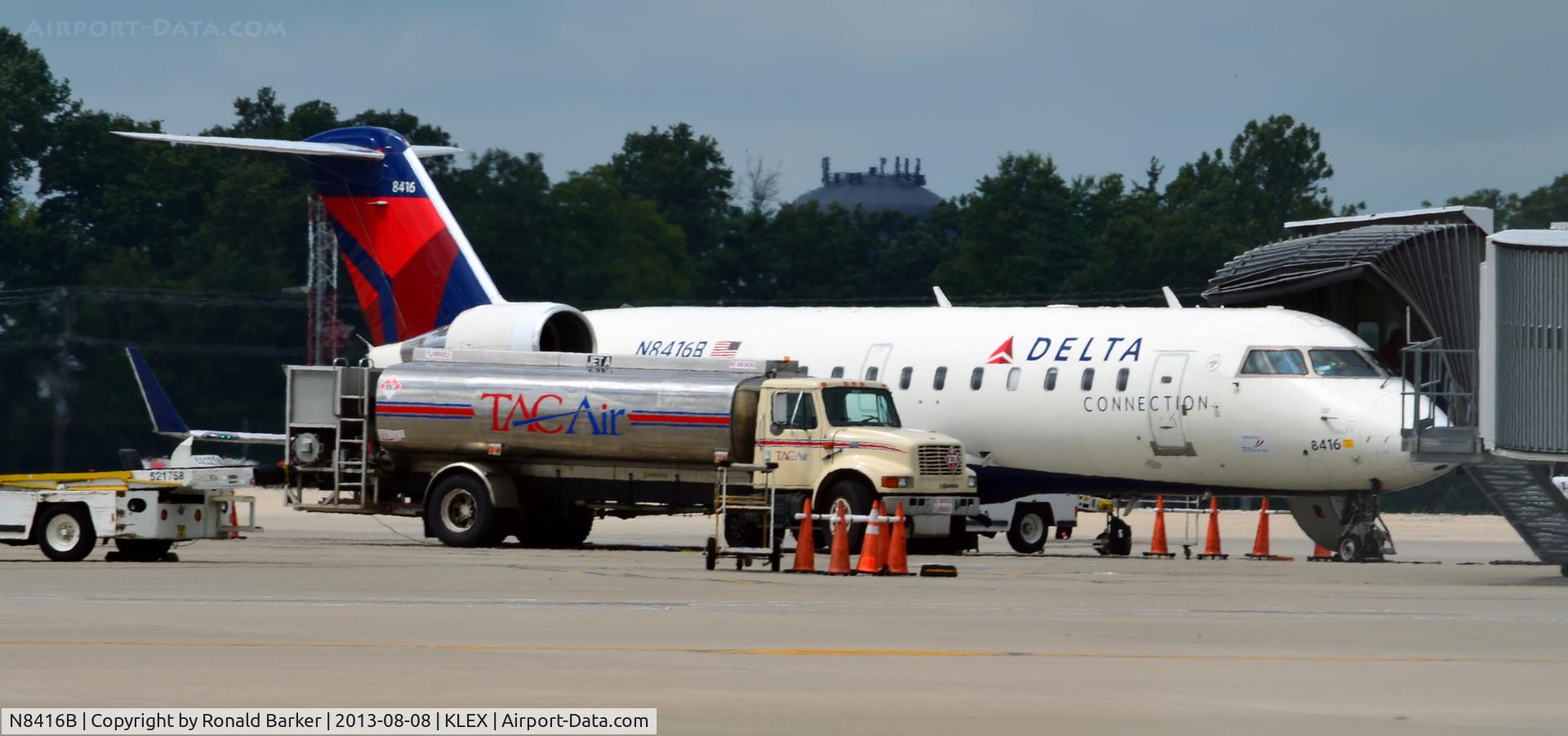 N8416B, 2000 Bombardier CRJ-200LR (CL-600-2B19) C/N 7416, Lexington