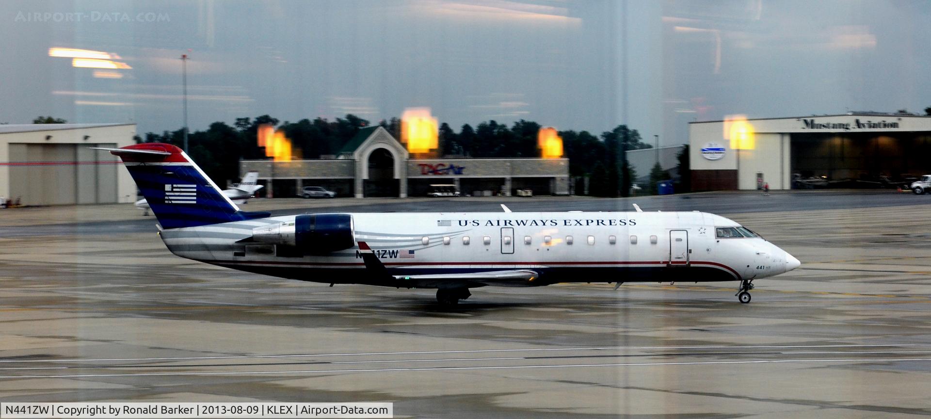 N441ZW, 2003 Bombardier CRJ-200LR (CL-600-2B19) C/N 7777, Taxi Lexington