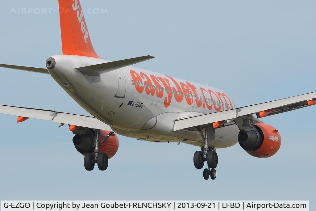 G-EZGO, 2011 Airbus A319-111 C/N 4785, landing 05
