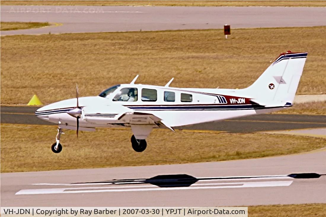 VH-JDN, 1979 Beech 58 Baron C/N TH-1020, Beech 58 Baron [TH-1020] (Singapore Flying College) Perth-Jandakot~VH 30/03/2007