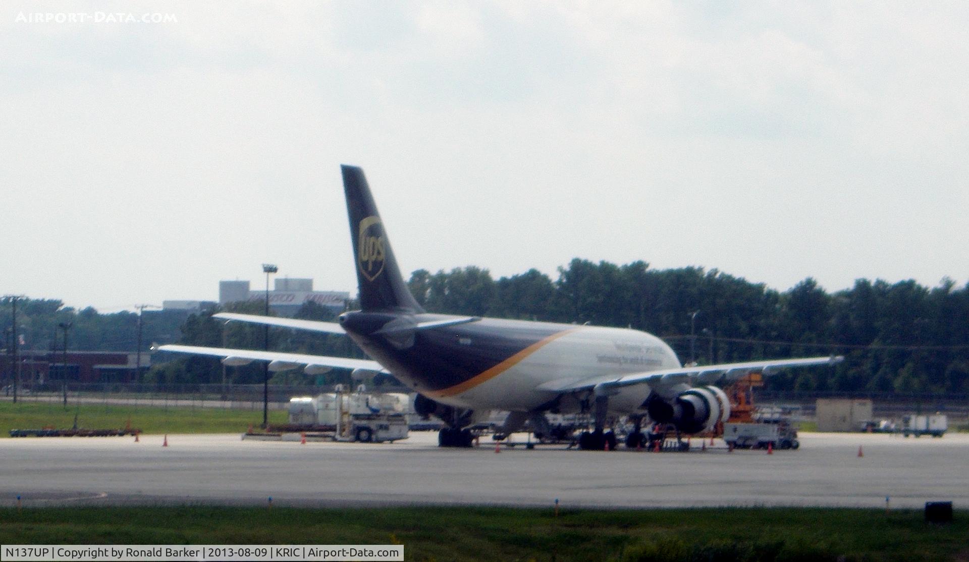 N137UP, 2001 Airbus A300F4-622R C/N 820, Richmond