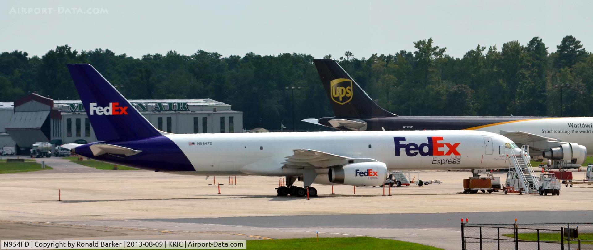 N954FD, 1997 Boeing 757-236 C/N 29113, Richmond