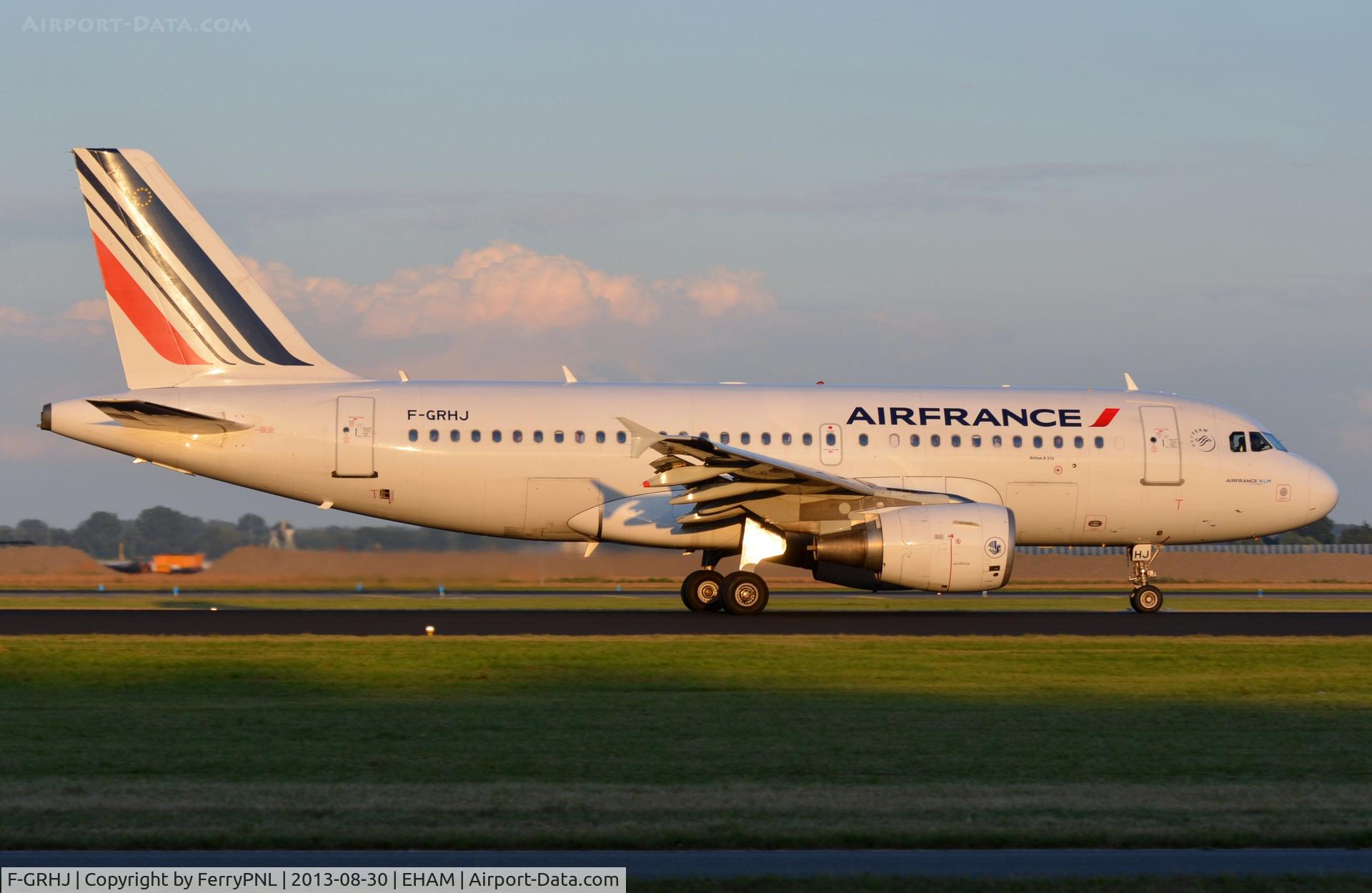 F-GRHJ, 2000 Airbus A319-111 C/N 1176, Air France A319 landed just before the sun set.