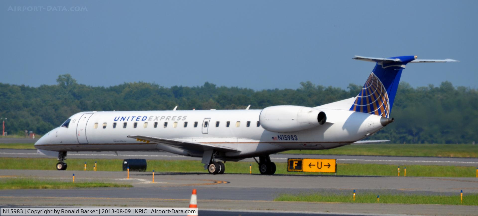 N15983, 2000 Embraer ERJ-145LR (EMB-145LR) C/N 145239, Taxi Richmond