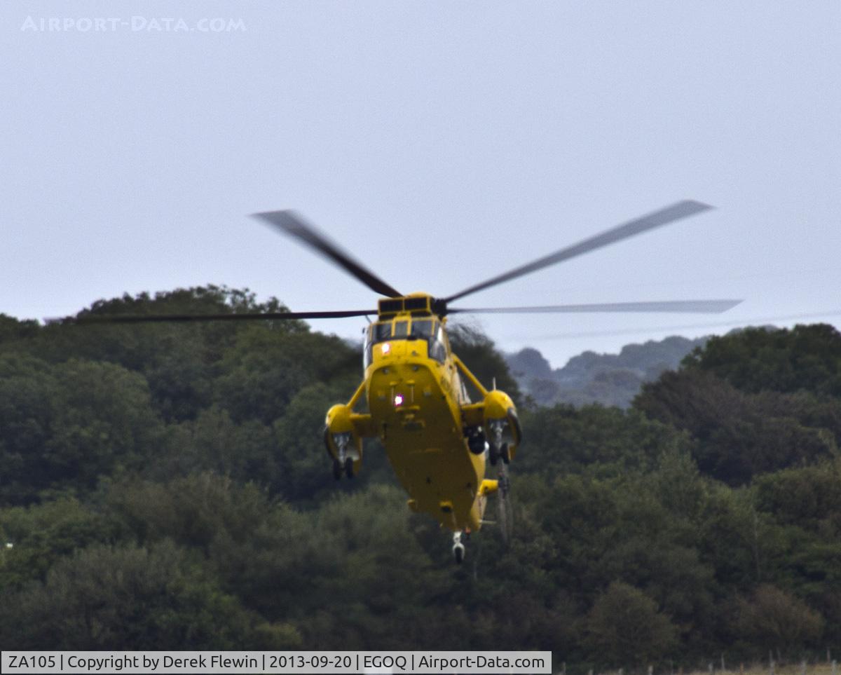 ZA105, 1980 Westland Sea King HAR.3 C/N WA886, Sea King HAR.3 Coded Q, C Flight 22 Sqn, doing fast run in and stops at RAF Mona anglesey.