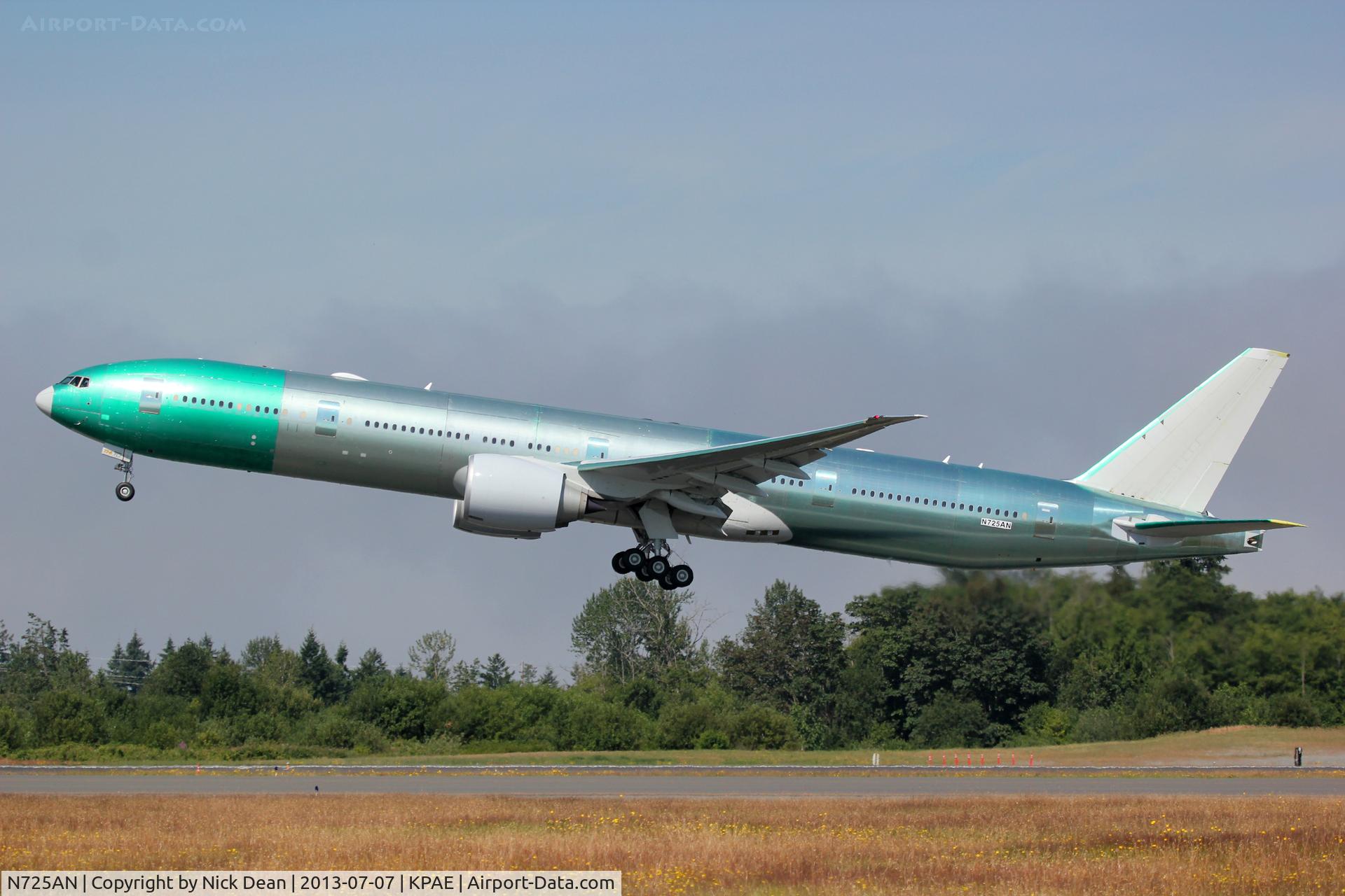 N725AN, 2013 Boeing 777-323/ER C/N 41666, KPAE/PAE