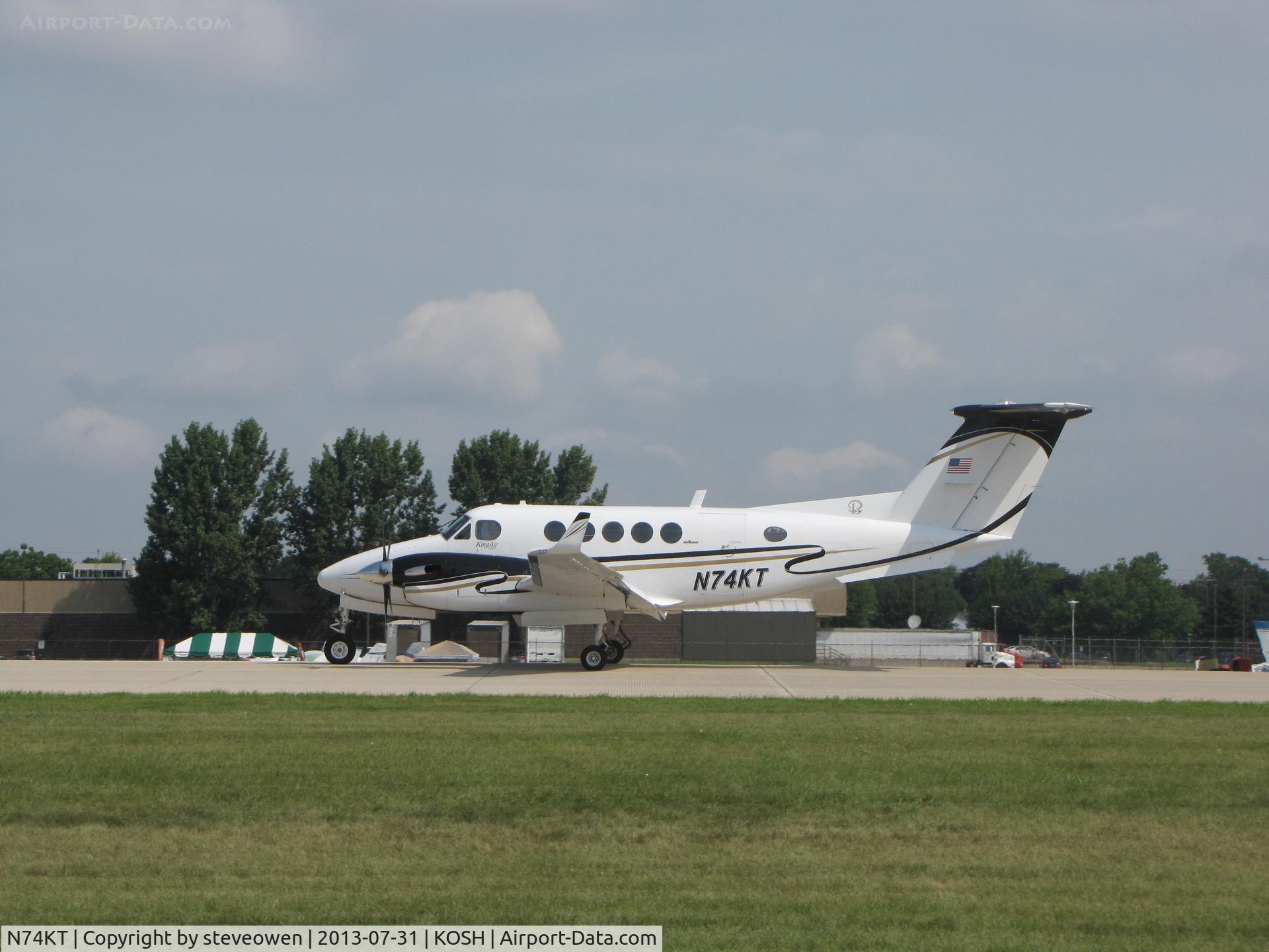 N74KT, 1928 Aerospatiale AS-350B Ecureuil C/N 1928, Beech King Air B200 sn# BB-1159