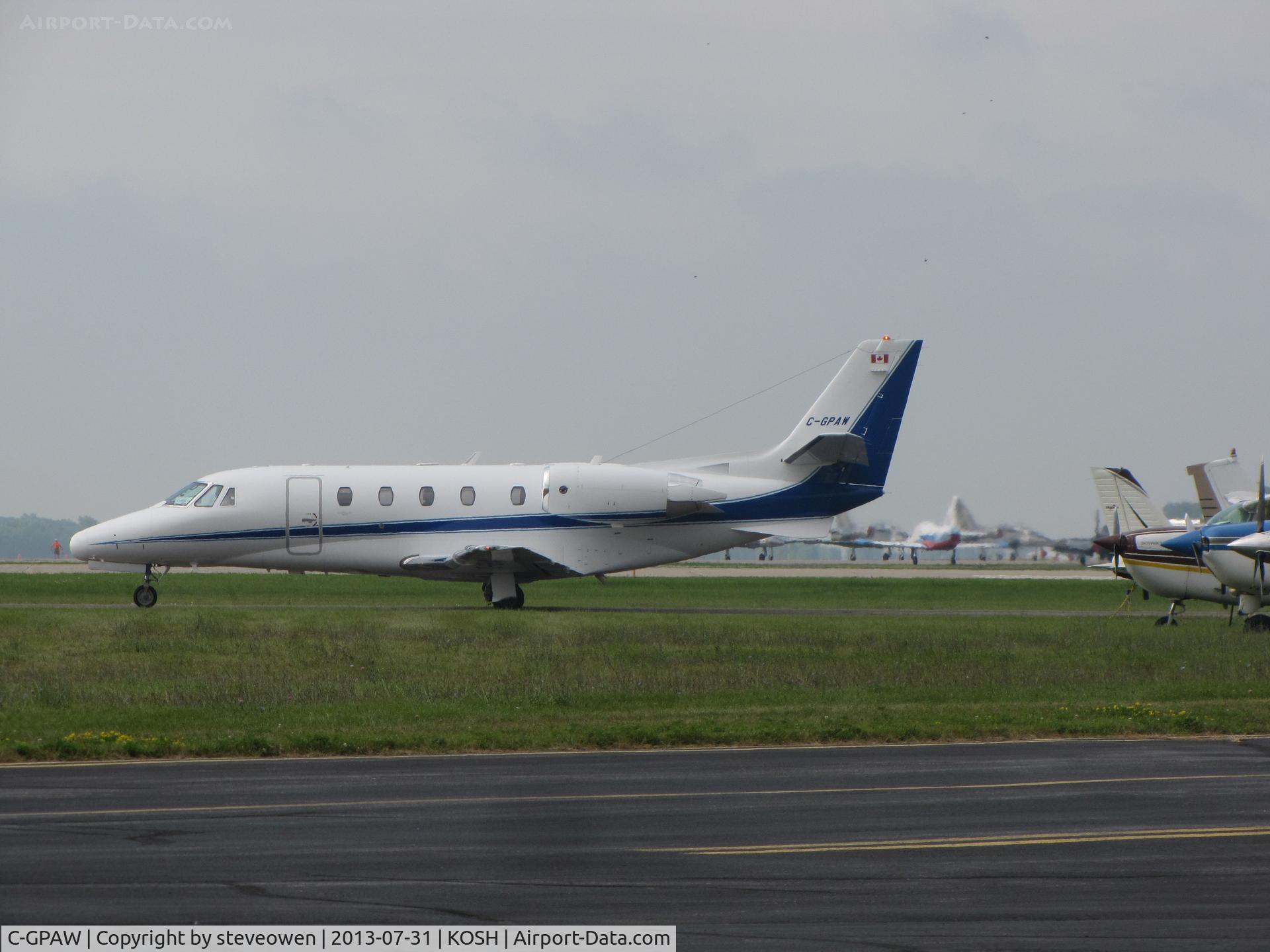 C-GPAW, 2007 Cessna 560XLS C/N 560-5681, taxing into Oshkosh