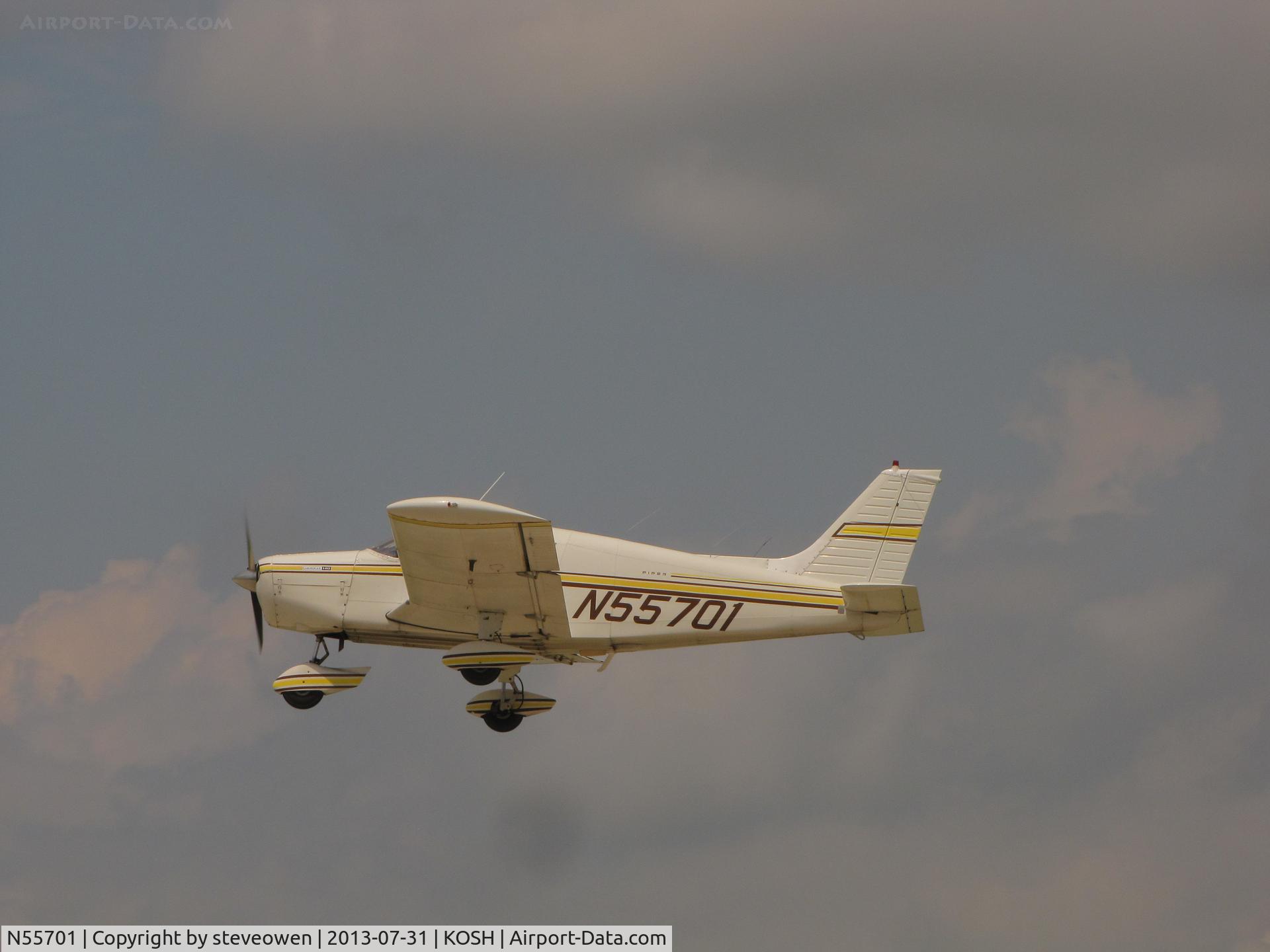 N55701, 1973 Piper PA-28-140 C/N 28-7325460, departing Oshkosh