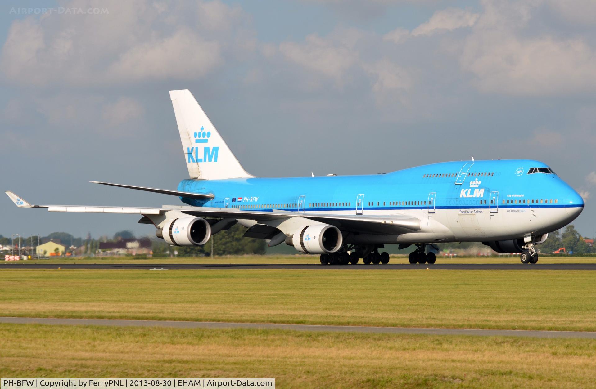 PH-BFW, 2000 Boeing 747-406BC C/N 30454, KLM B744 landing.