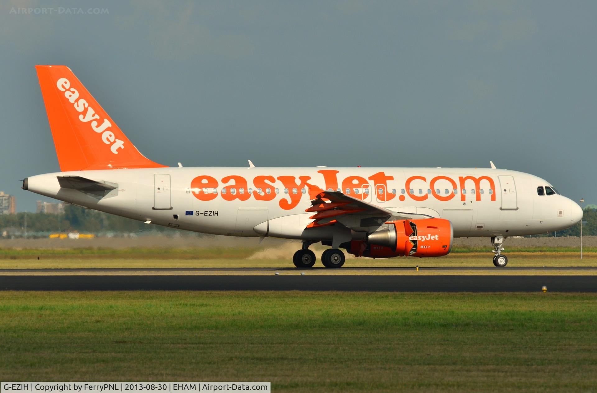 G-EZIH, 2005 Airbus A319-111 C/N 2463, Another Easyjet A319 arrived during evening rush hour