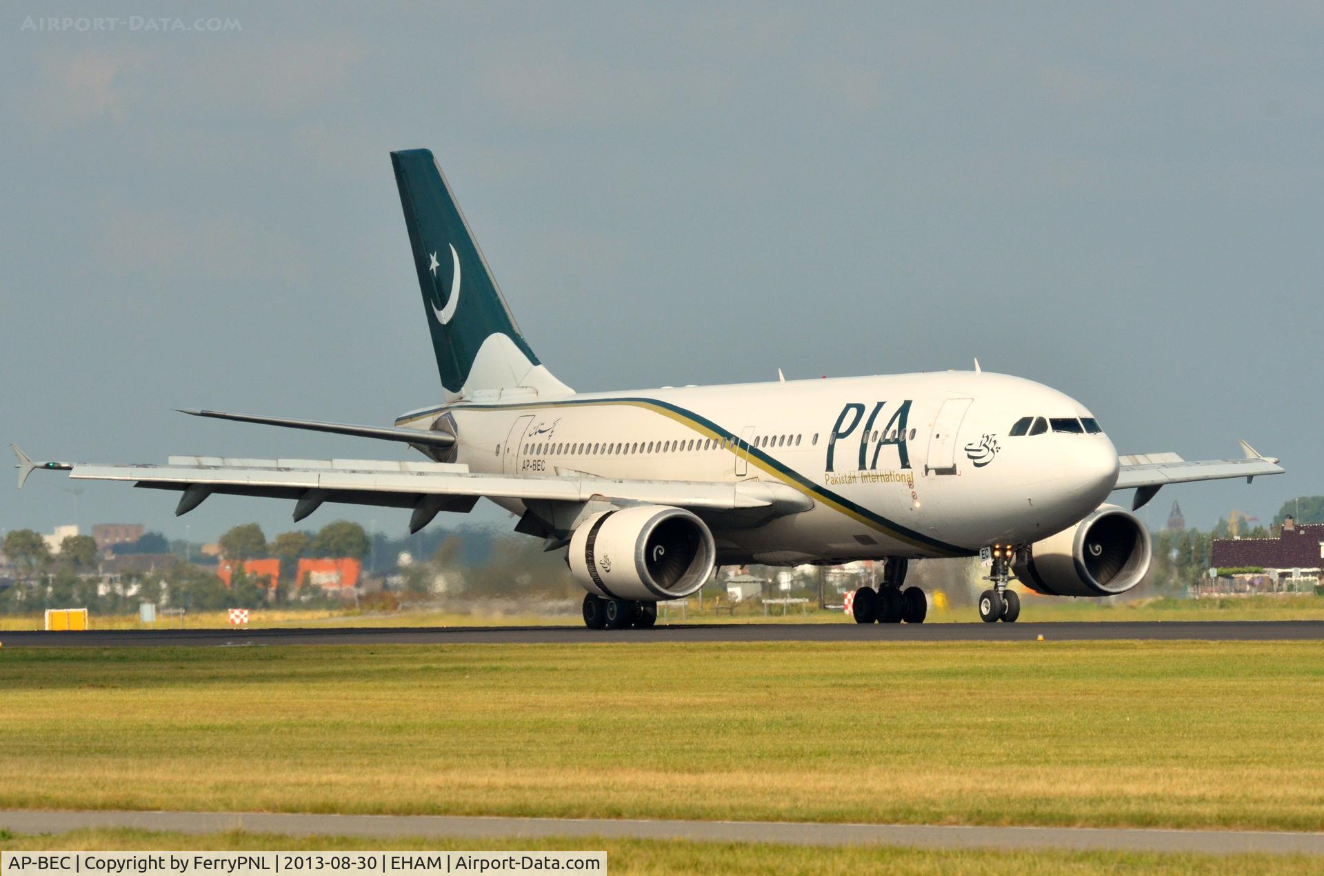 AP-BEC, 1991 Airbus A310-308 C/N 590, Pakistan A310 caught at one of their last services to AMS.