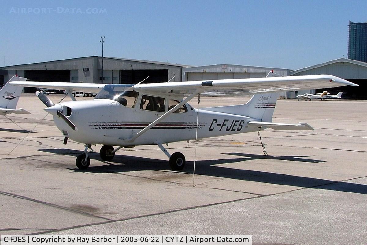 C-FJES, Cessna 172R C/N 17280261, Cessna 172R Skyhawk [172-80261] Toronto-City Centre Airport~C 22/06/2005