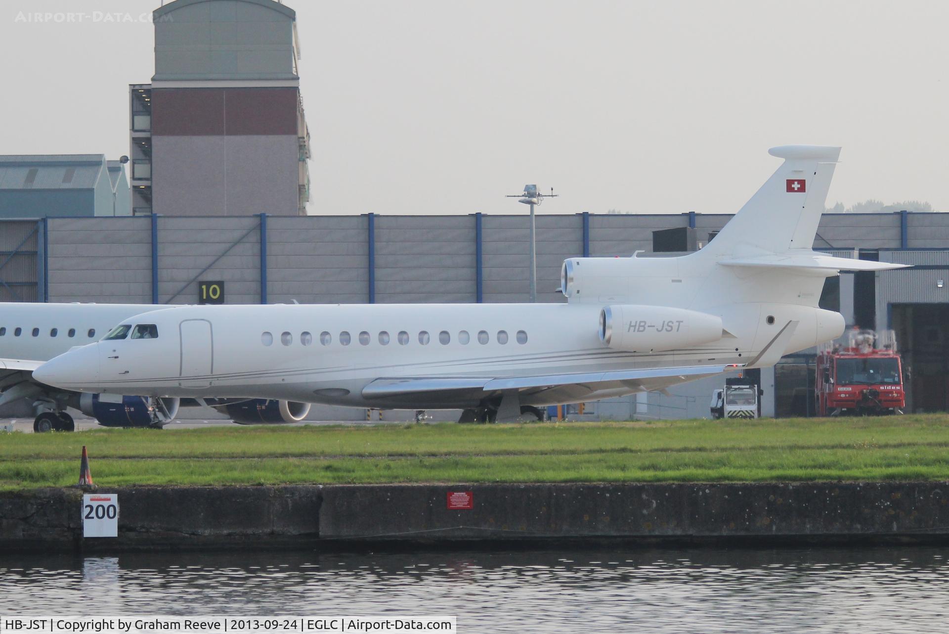 HB-JST, 2007 Dassault Falcon 7X C/N 017, About to depart.