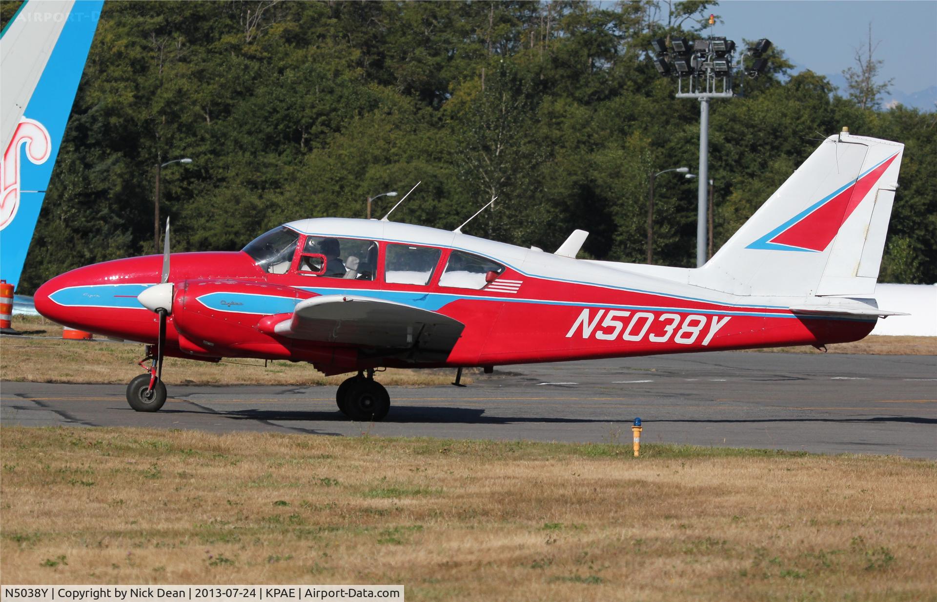 N5038Y, 1962 Piper PA-23-250 Aztec C/N 27-2044, KPAE/PAE