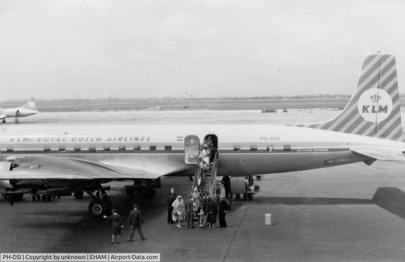 PH-DSI, Douglas Douglas DC-7C Seven Seas C/N 45188, Shot taken around 1960 at Schiphol Airport coming from Canada