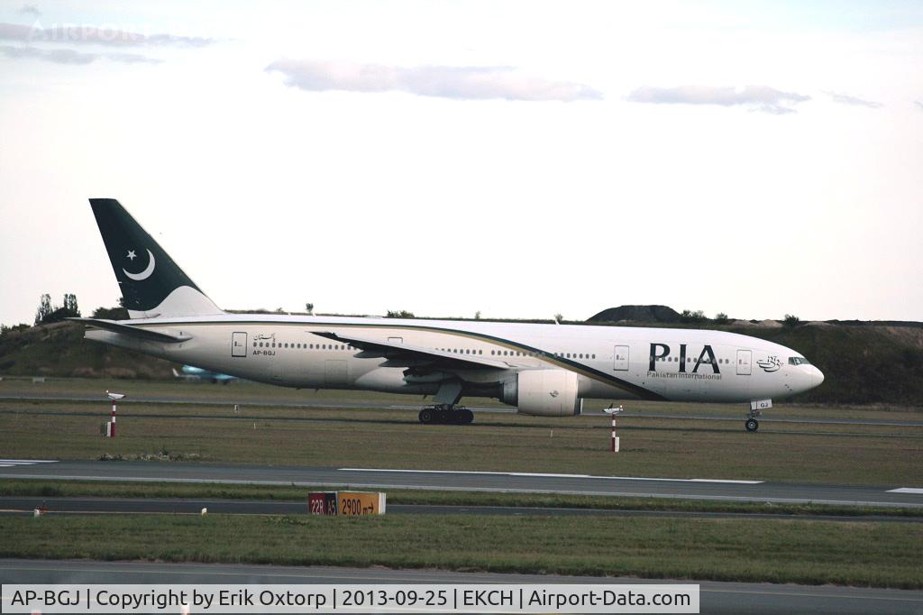 AP-BGJ, 2003 Boeing 777-240/ER C/N 33775, AP-BJG on its way to the end of rw 04R for take off.