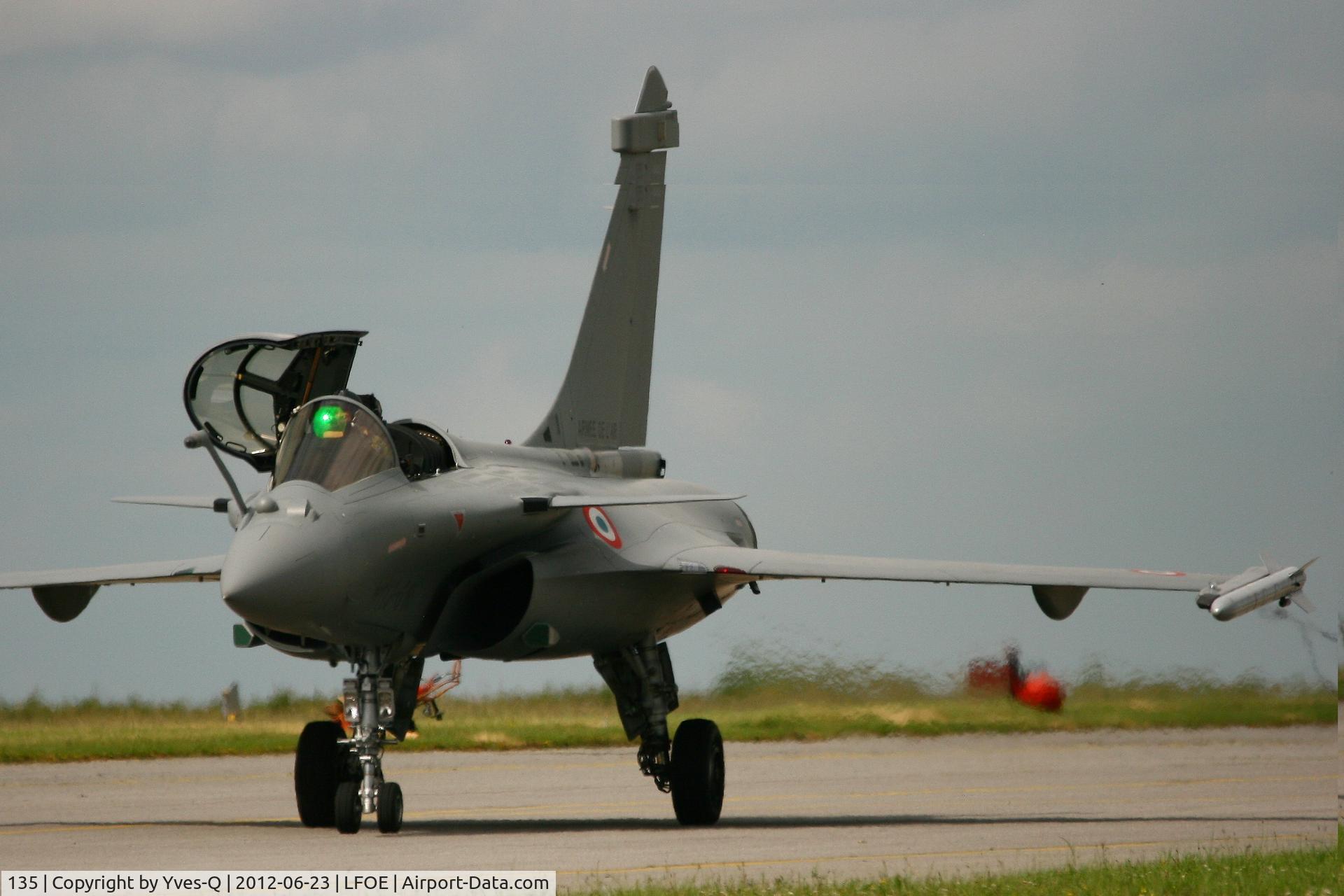 135, Dassault Rafale C C/N 135, French Air Force Dassault Rafale C, Taxiing after landing, Evreux-Fauville AB 105 (LFOE) Open day 2012