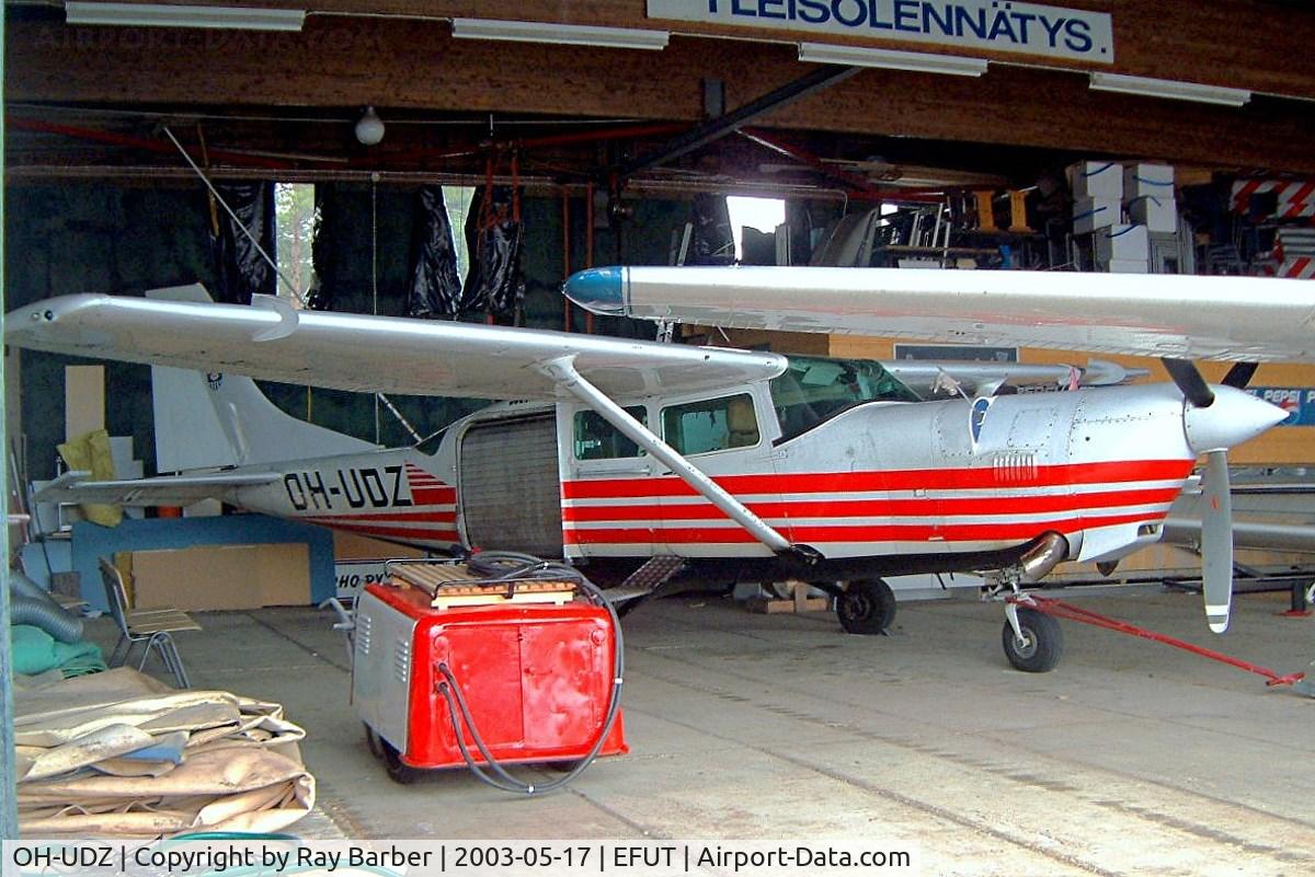 OH-UDZ, 1977 Cessna T207A C/N 20700388, Cessna T.207A Turbo Stationair 7 [207-00388] Utti~OH 17/05/2003. Taken from the door of a busy hangar