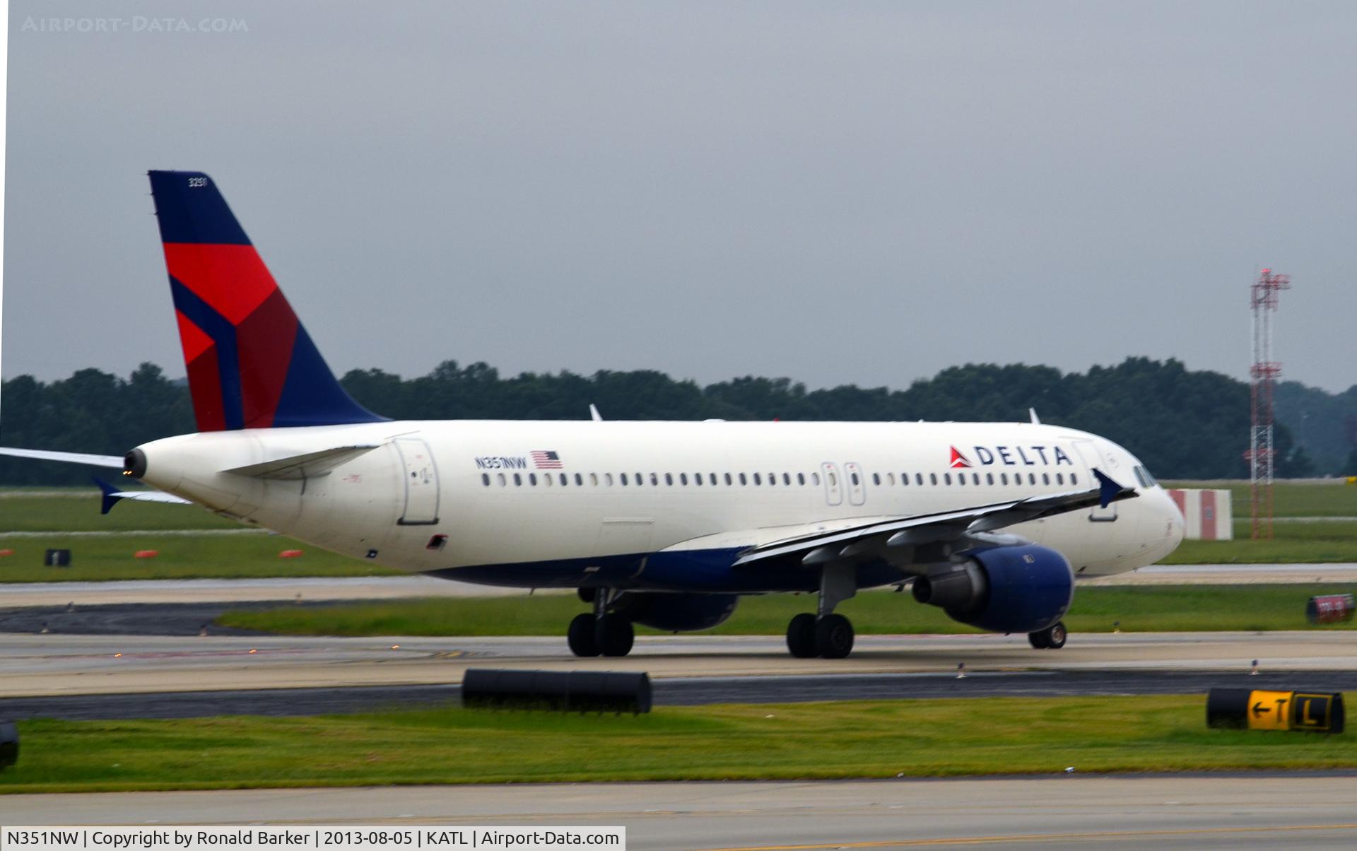 N351NW, 1997 Airbus A320-212 C/N 766, Taxi Atlanta