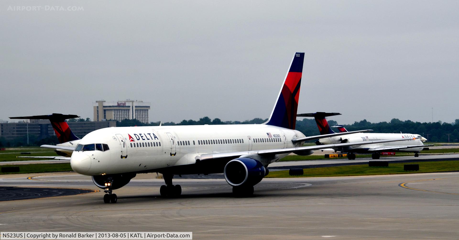N523US, 1987 Boeing 757-251 C/N 23617, Taxi Atlanta