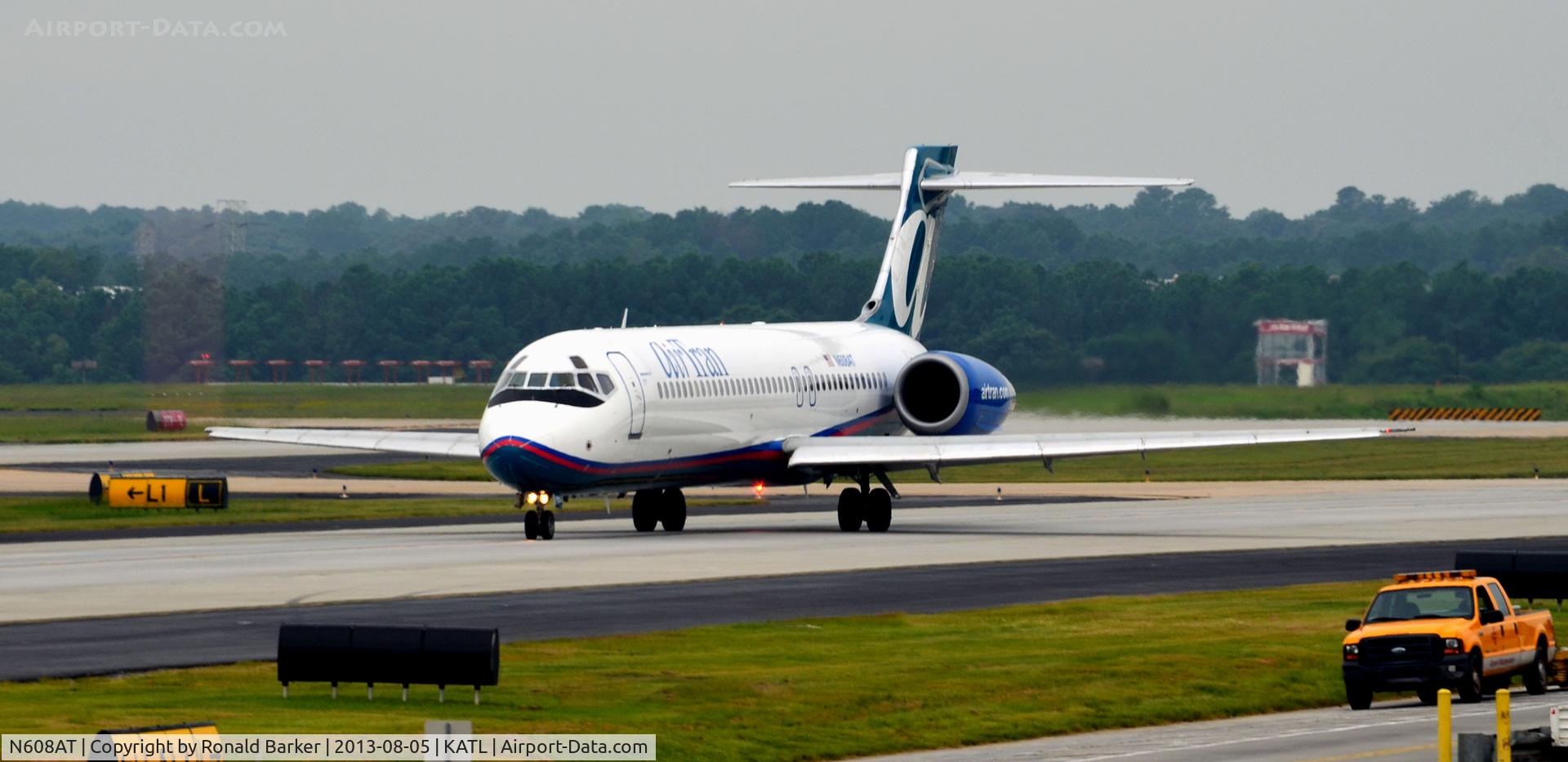 N608AT, 2000 Boeing 717-200 C/N 55081, Taxi Atlanta