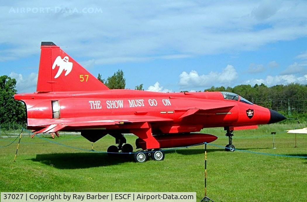 37027, Saab AJS 37 Viggen C/N 37027, SAAB AJS-37 Viggen [37027] Linkoping-Malmen~SE 31/05/2002