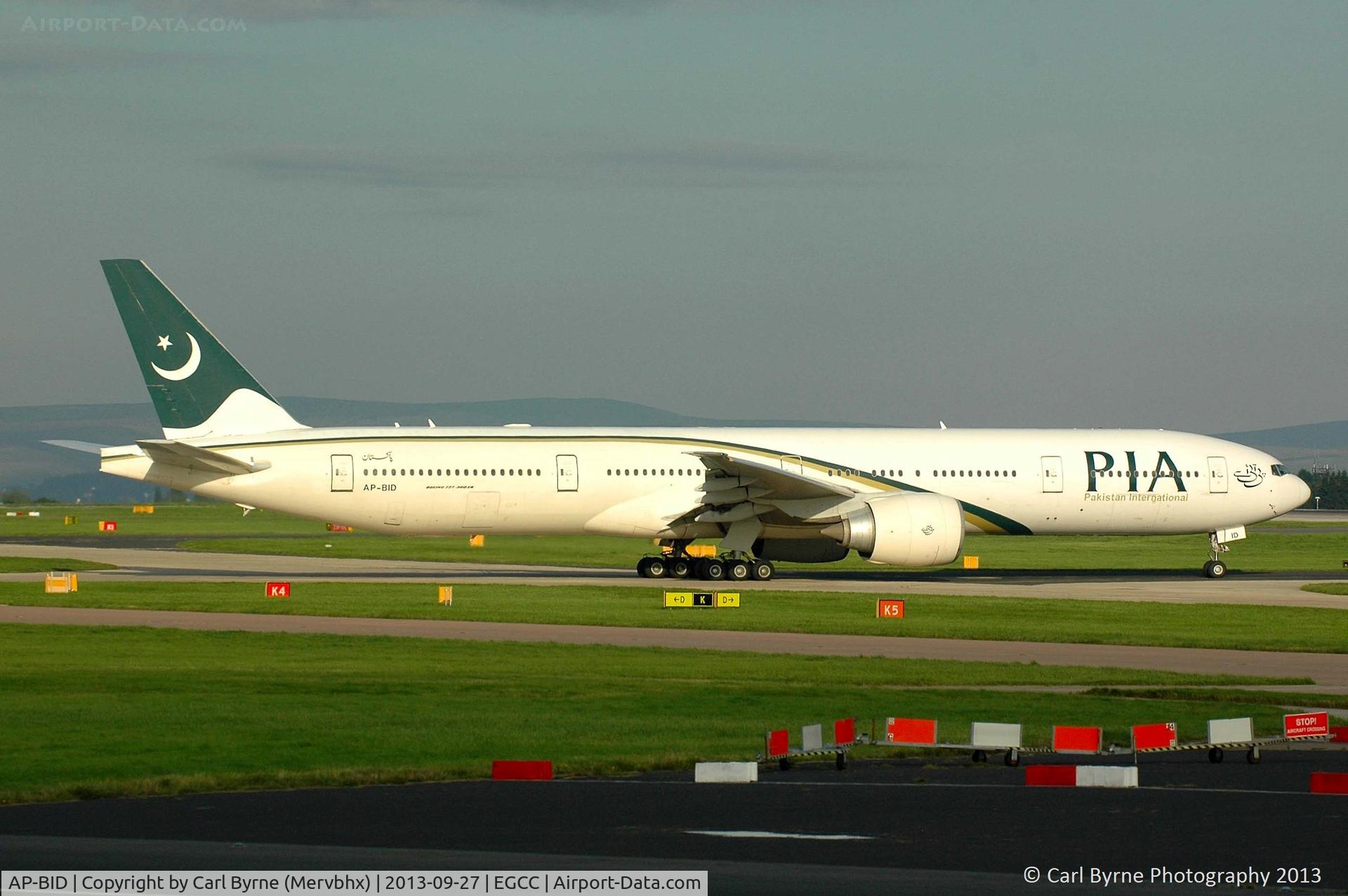 AP-BID, 2008 Boeing 777-340/ER C/N 33780, Taken from the Runway Visitor Park.