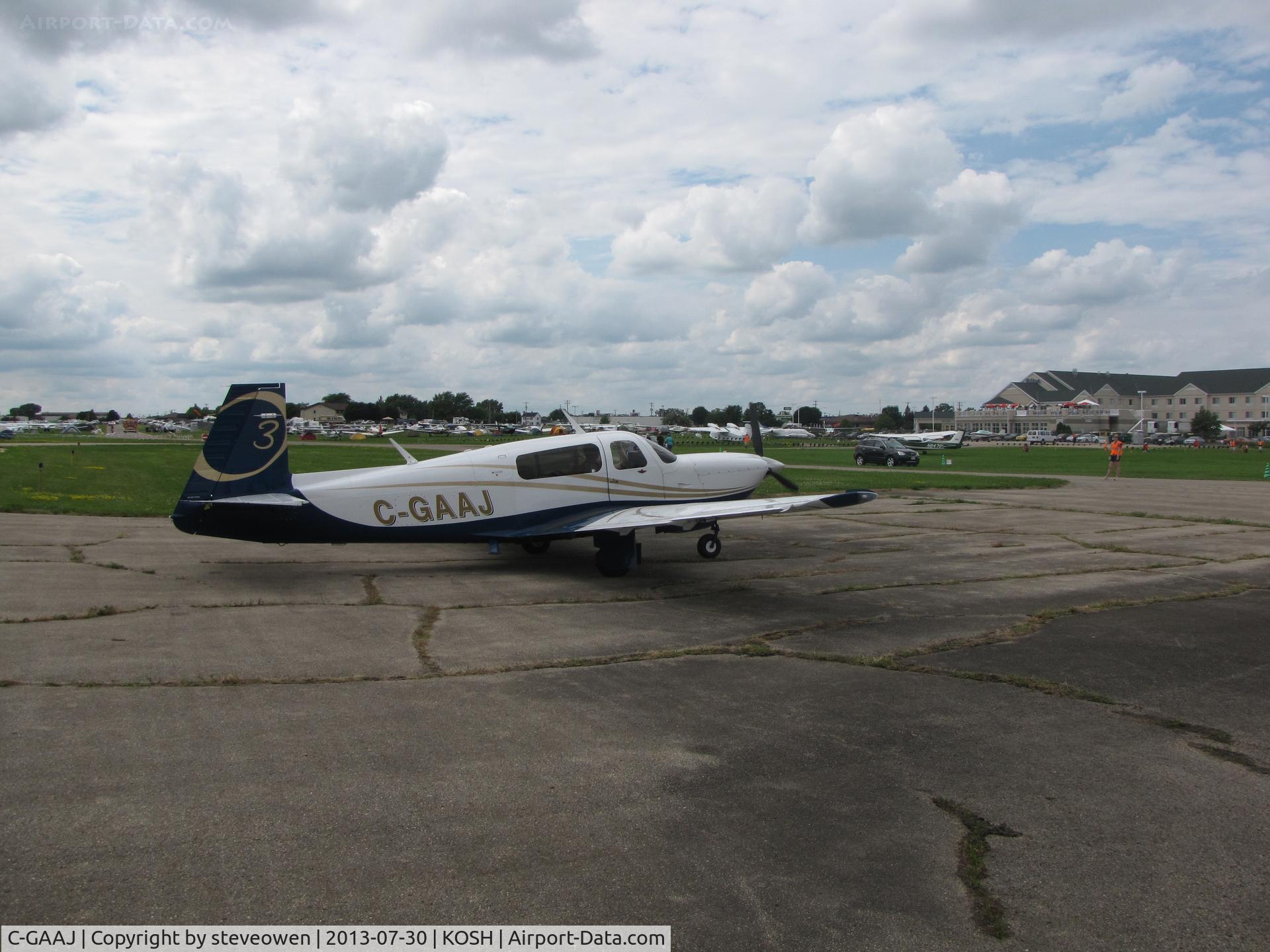 C-GAAJ, 2007 Mooney M20R Ovation C/N 29-0475, Taxing at Oshkosh